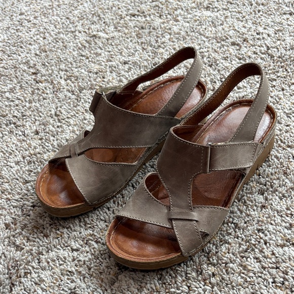 Stylish V Italia Women’s Sandals – Size 7 - Picture 5 of 7